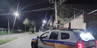 Acidente entre carro e moto deixa mulher ferida no bairro Novo Horizonte