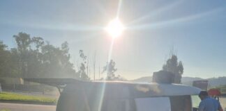 Kombi pega fogo após abastecimento na MG-431, sentido Pará de Minas