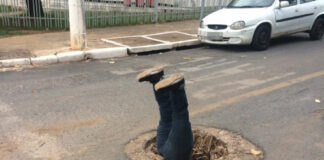 Homem cai em buraco na calçada e sofre ferimentos no bairro Leonane