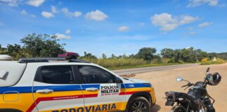 Jovem é detido por moto sem placa e manobra perigosa