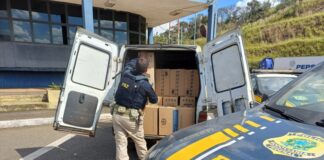 PRF apreende em Juatuba 25 mil maços de cigarros contrabandeados com destino à Itaúna