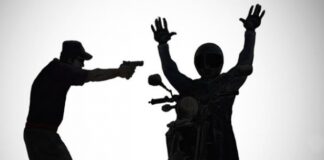 Mototaxista sofre emboscada, é baleado e tem moto roubada em Itaúna