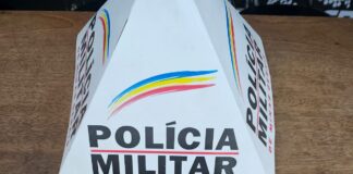 Homem é detido após ameaçar vítima com revólver.