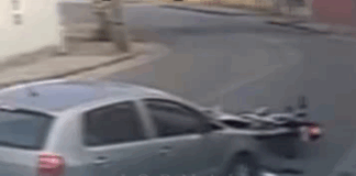 Motociclista de 19 anos fica ferido em colisão entre moto e carro no bairro Santanense, em Itaúna.