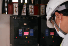 Centro de Itaúna fica sem energia e população critica inércia da CEMIG