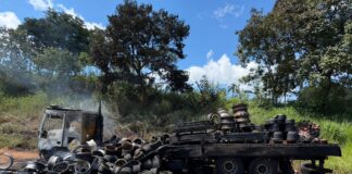 Caminhão pega fogo na MG-050 em Itaúna