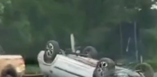 Carro capota na MG-050 entre Itaúna e Azurita e causa lentidão