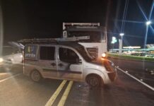 Colisão transversal deixa três feridos na MG-050, em Itaúna