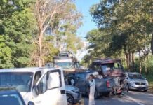 Recapeamento na MG-050 provoca filas gigantes, irrita motoristas e termina em engavetamento