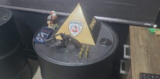 Polícia Militar apreende arma de fogo durante cumprimento de mandado em Itaúna