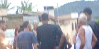 Crime ocorreu na tarde de domingo; suspeitos fugiram de carro e seguem sendo procurados