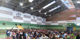 Alunos participam da abertura dos JEI 2026