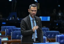 Cleitinho volta atrás e quer ser candidato ao governo de Minas