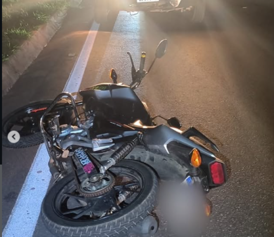 Motociclista morre após perder controle da moto e bater contra defensa metálica na MG-050