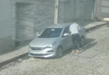 Criminoso furta estepe de veículo em menos de 1 min no bairro Centenário; polícia busca identificar o suspeito