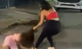 Mulheres brigam na porta de adega; moradores afirmam que o local tornou-se ponto de aglomerações, som alto