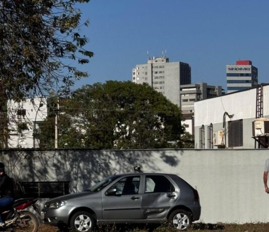 Acidente envolvendo moto e carro é registrado no trevo do Padre Eustáquio