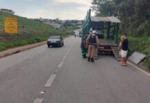 Motociclista bate na traseira de carreta que estava estacionada às margens da MG 050