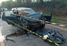 Homem morre após bater de frente com carreta; passageiro foi conduzido para HPS