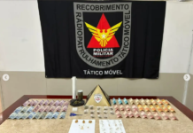Três pessoas são presas, suspeitas de tráfico de drogas no bairro Garcias